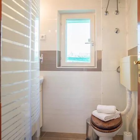 Apartman Srecko Vinisce